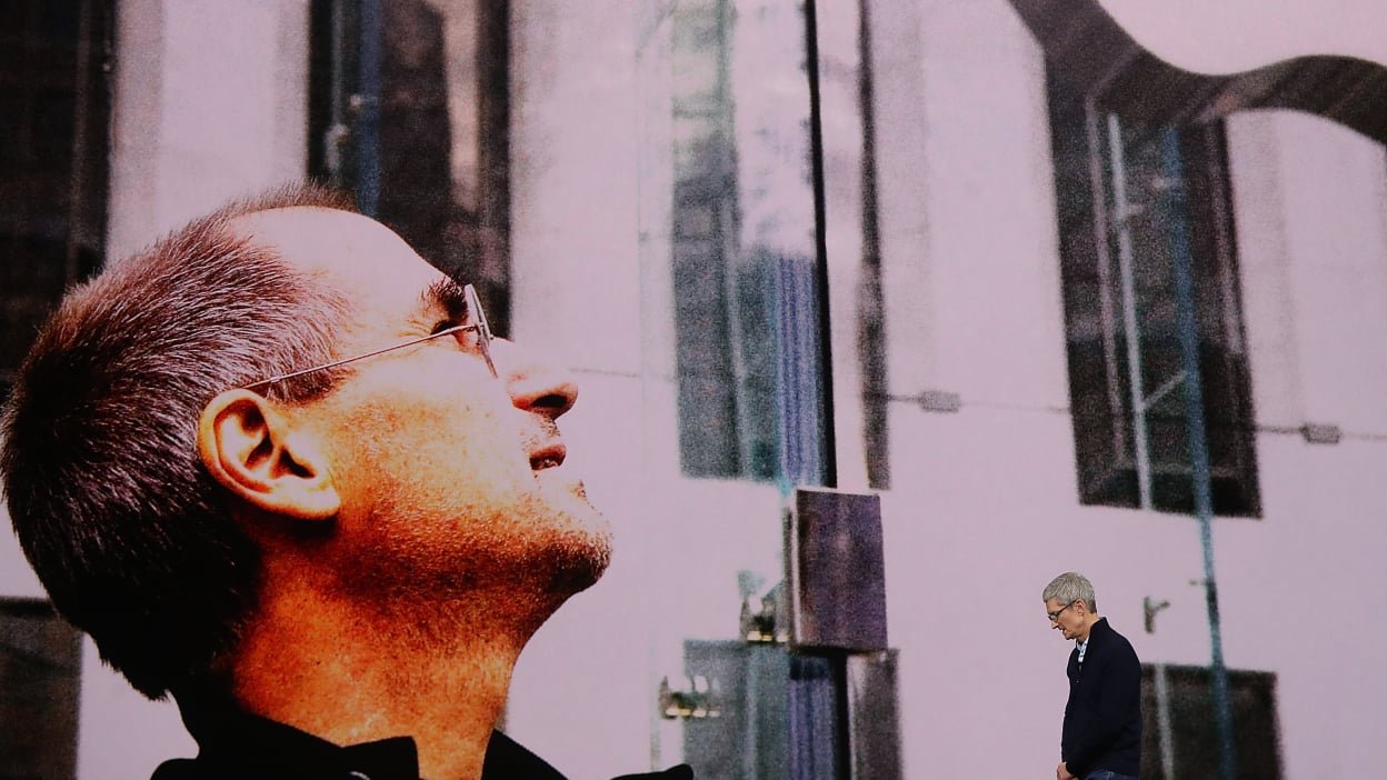 Apple CEO Tim Cook remembers Steve Jobs in heartfelt commencement speech